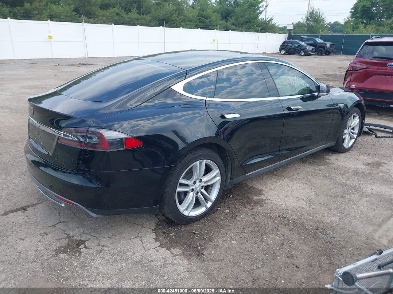 2013 TESLA MODEL S   · 4/6