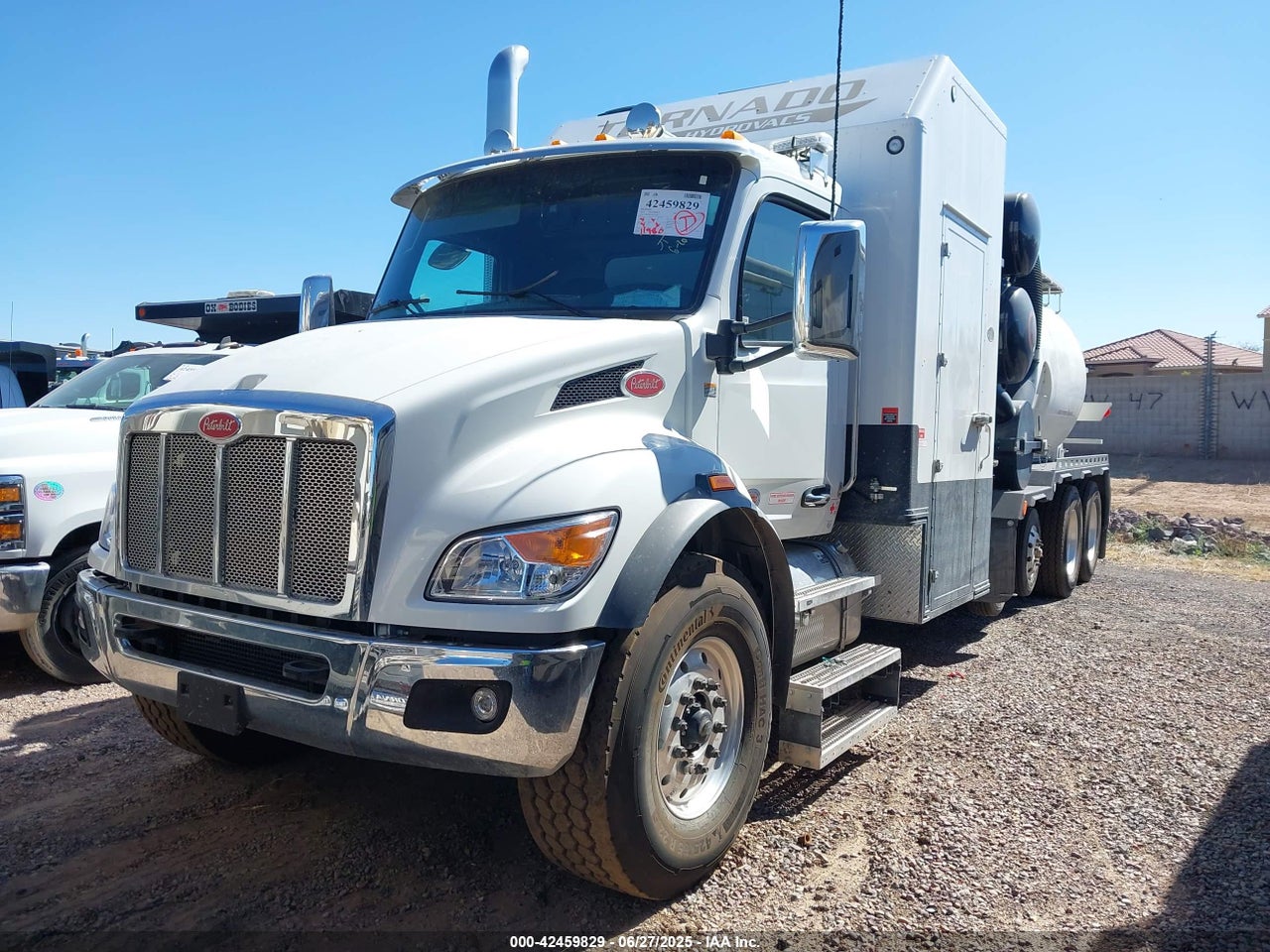 2025 PETERBILT 548 · 2/4