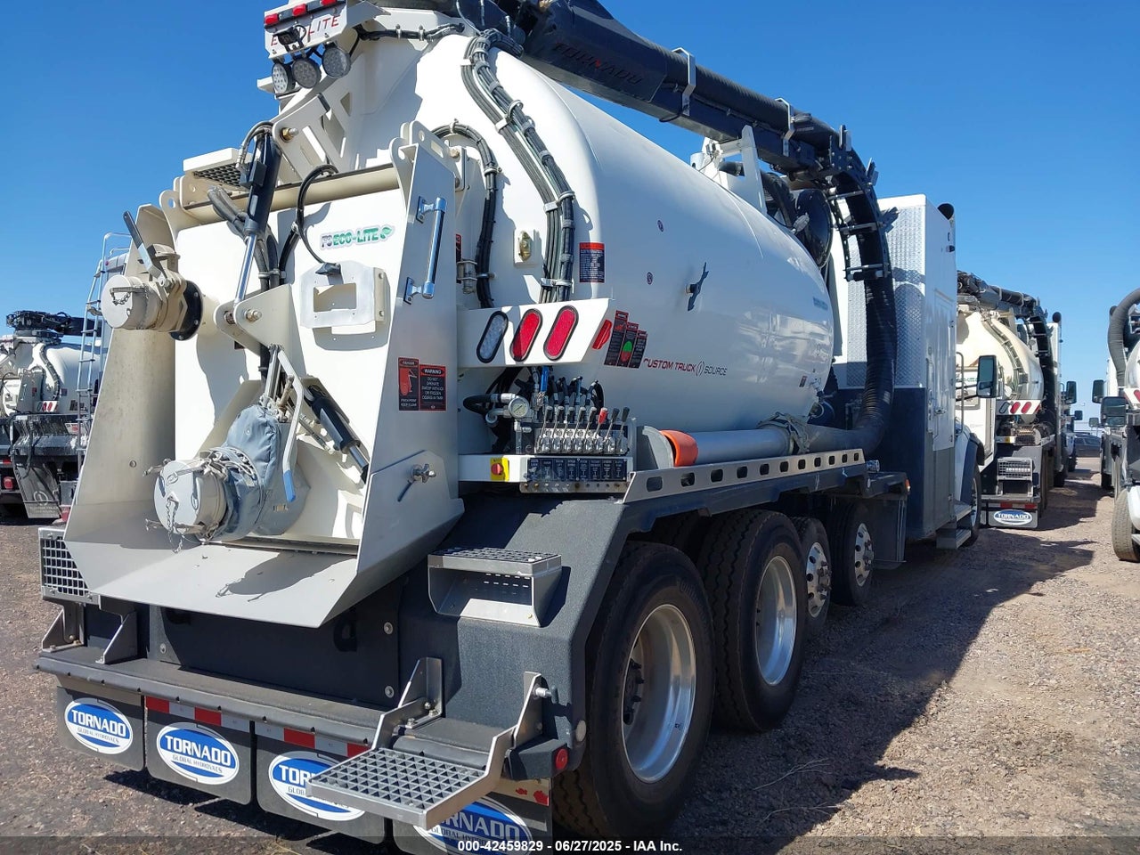 2025 PETERBILT 548 · 4/4