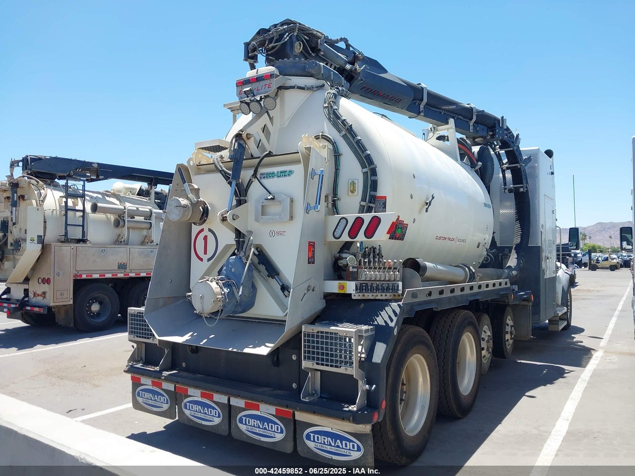 2025 PETERBILT 548 · 4/4