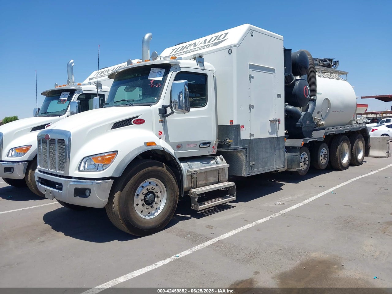 2025 PETERBILT 548 · 2/4