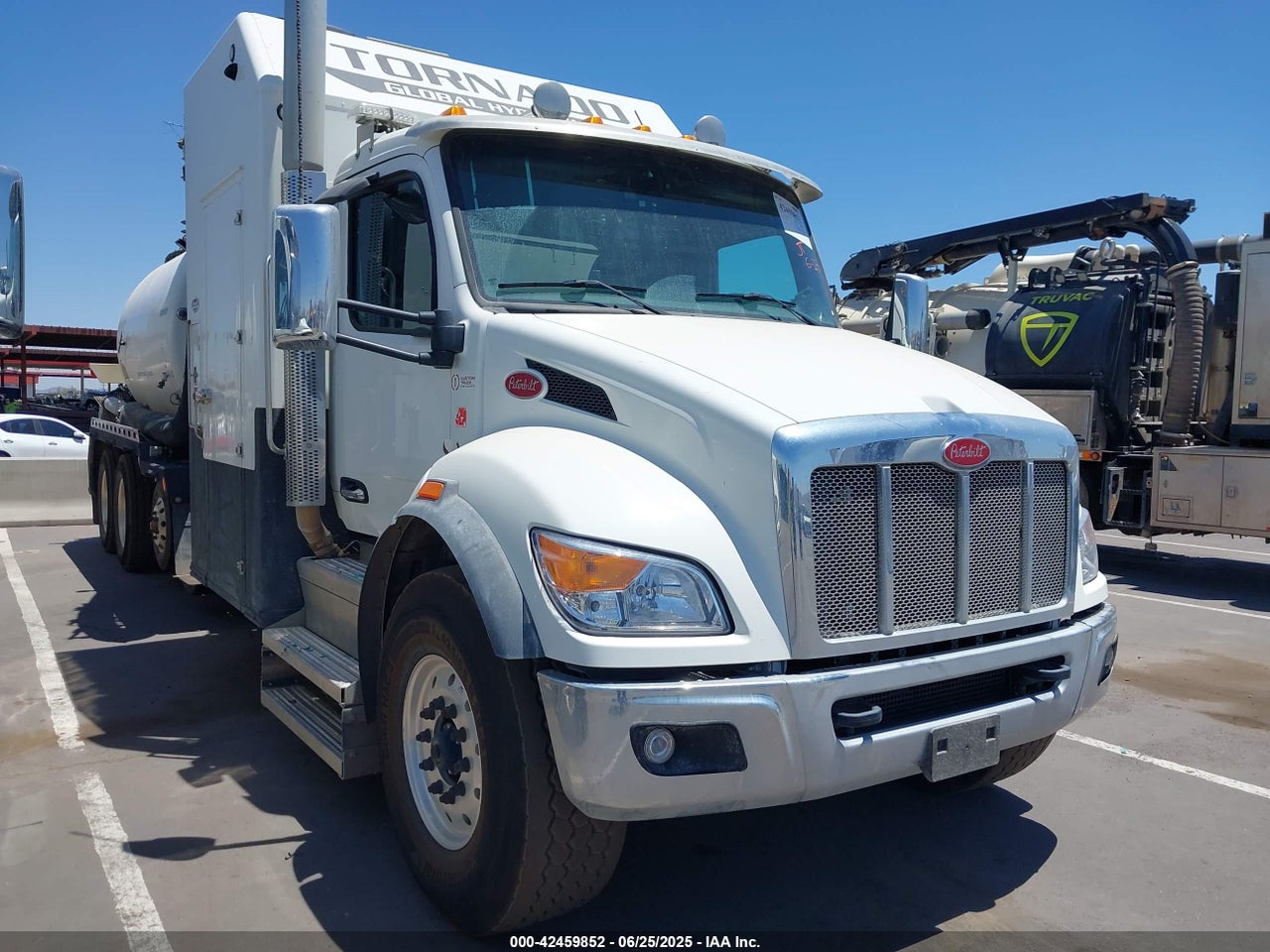 2NP8XJ0X8SM****** · 2025 PETERBILT 548