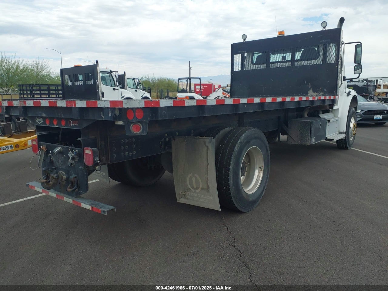 2022 FREIGHTLINER M2 106 · 4/4