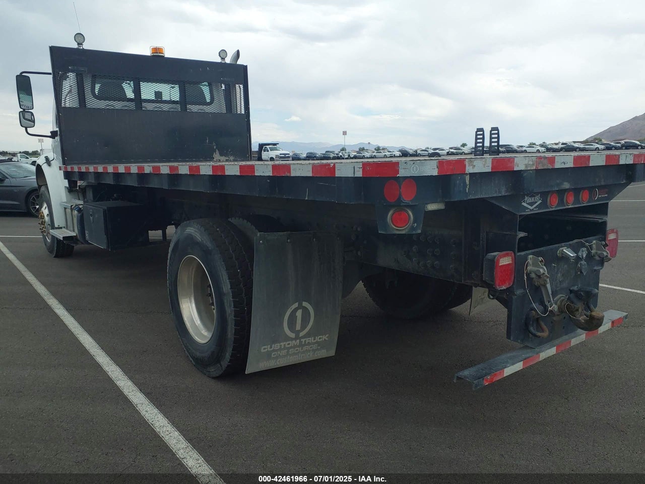 2022 FREIGHTLINER M2 106 · 3/4