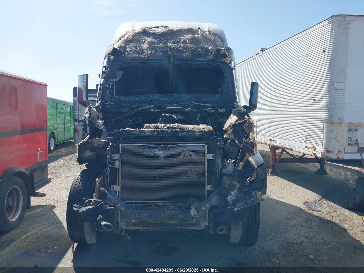 2023 FREIGHTLINER NEW CASCADIA 126 · 6/10