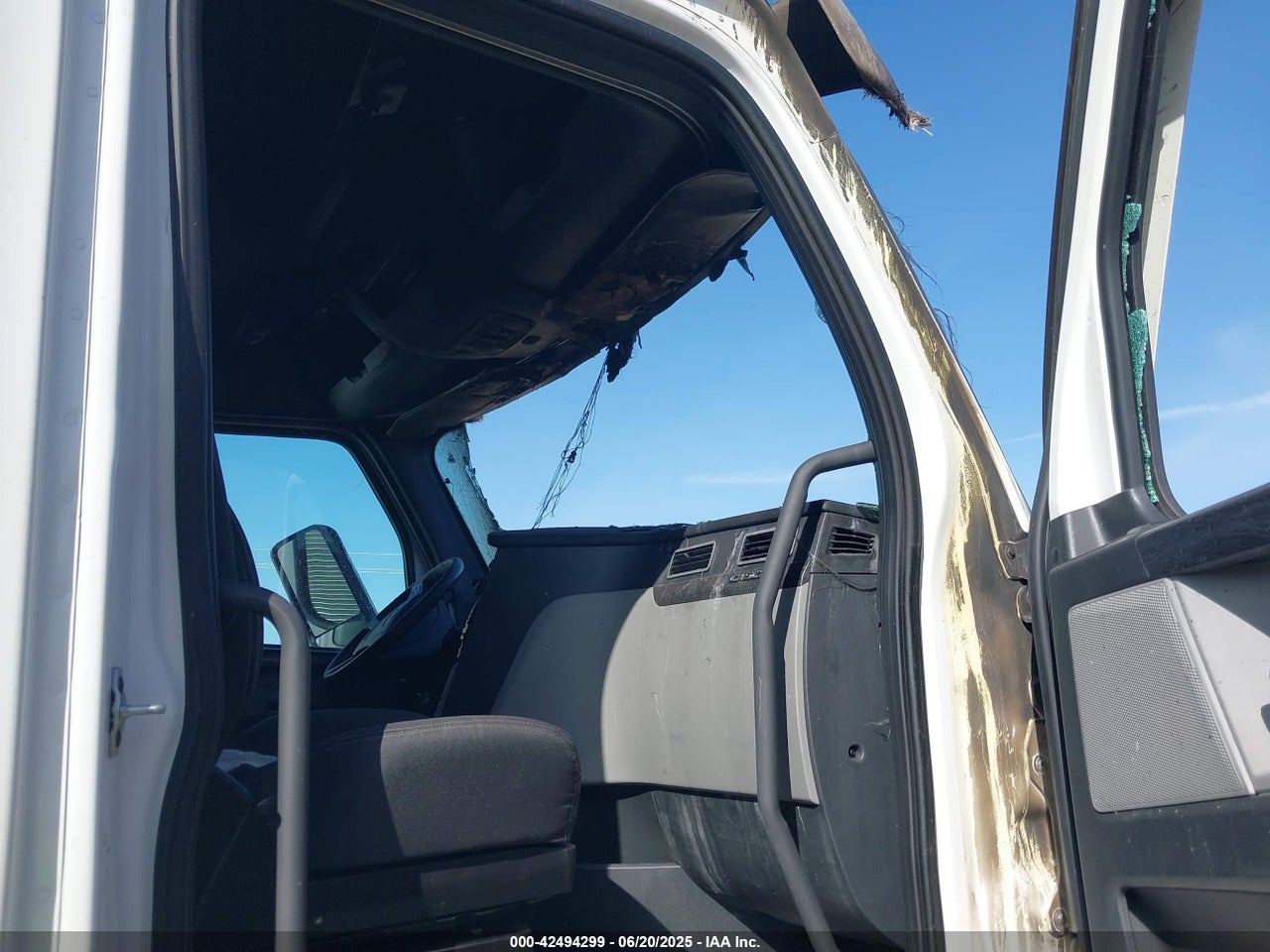 2023 FREIGHTLINER NEW CASCADIA 126 · 5/10