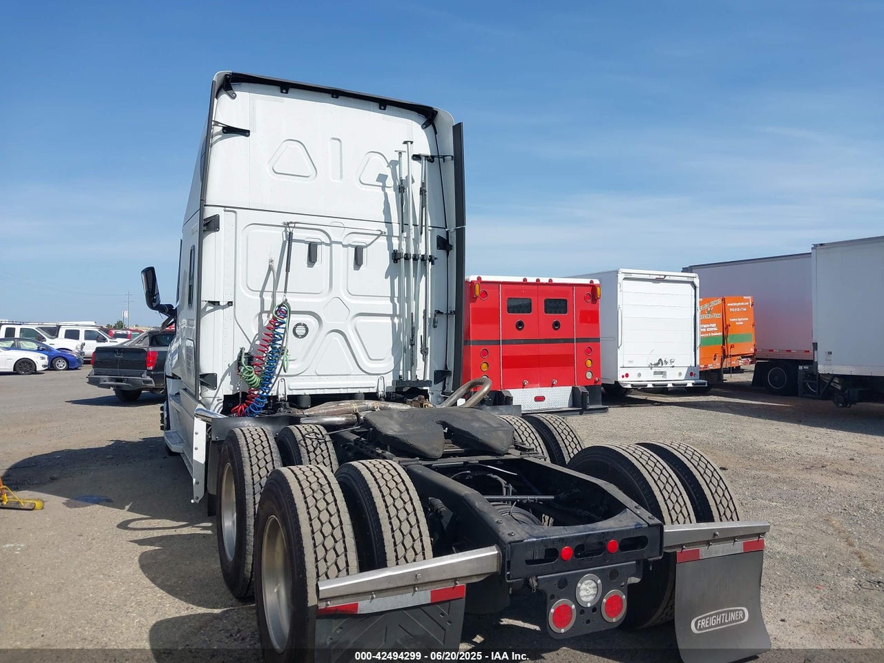 2023 FREIGHTLINER NEW CASCADIA 126 · 3/10