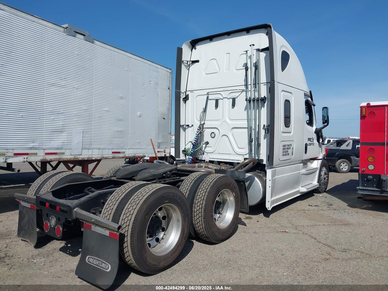 2023 FREIGHTLINER NEW CASCADIA 126 · 4/10