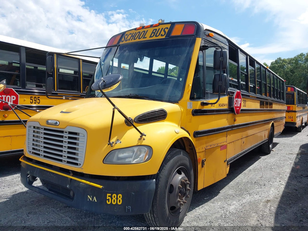 2009 FREIGHTLINER CHASSIS B2B · 2/11
