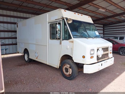 2002 FREIGHTLINER CHASSIS M LINE WALK-IN VAN