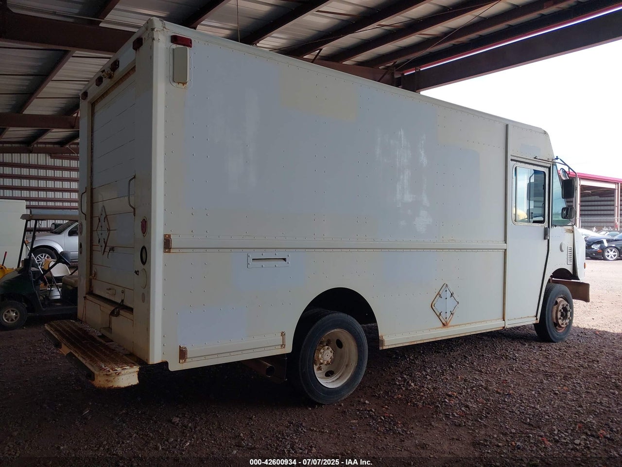2002 FREIGHTLINER CHASSIS M LINE WALK-IN VAN · 4/4