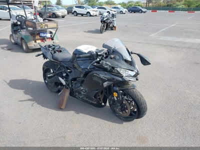 2025 KAWASAKI ZX400 P
