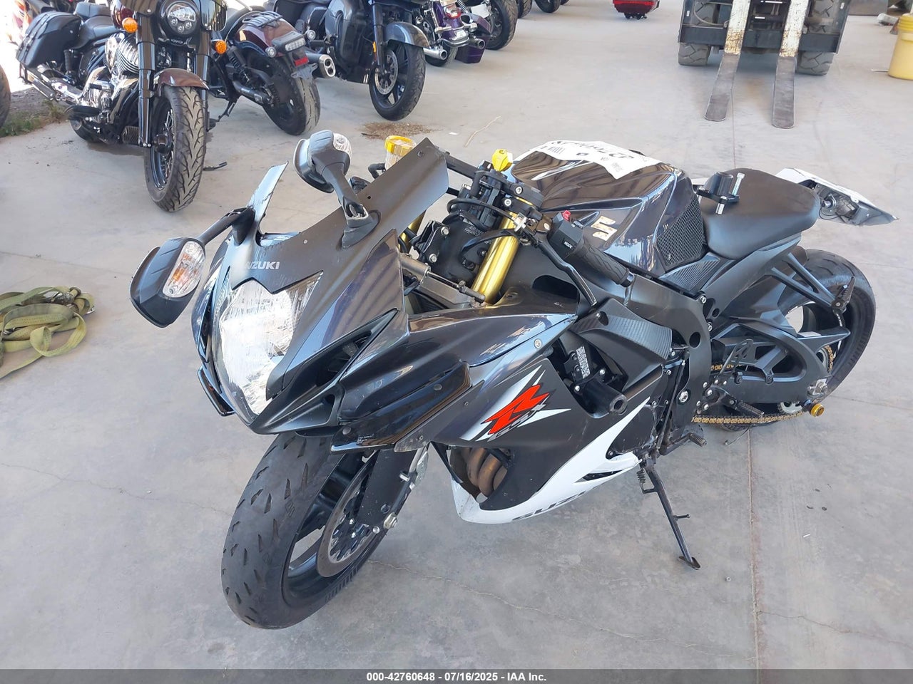 2015 SUZUKI GSX-R750 · 2/11