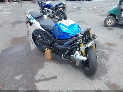 2025 SUZUKI GSX-R750