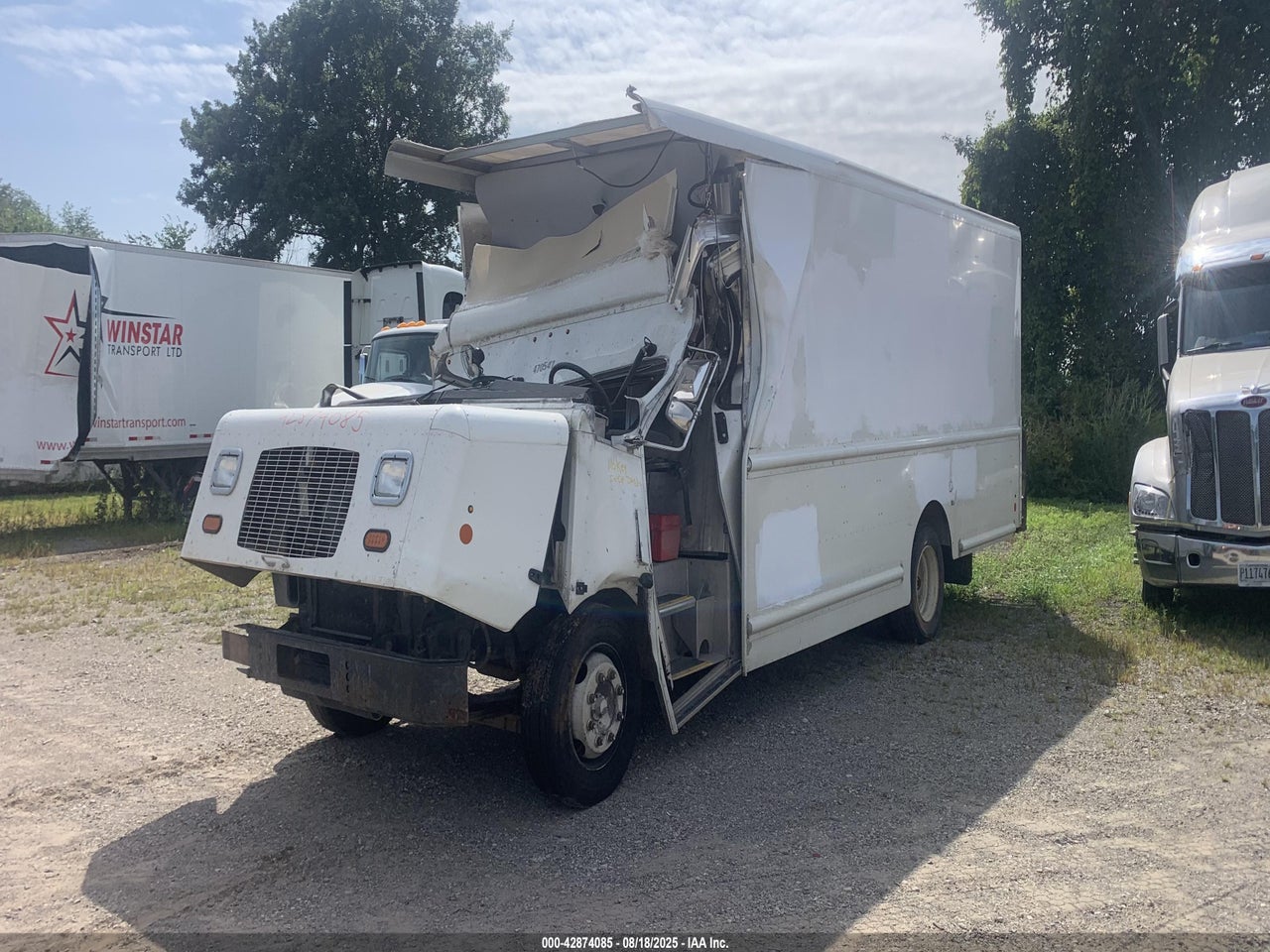 2021 FREIGHTLINER MT45G · 2/4