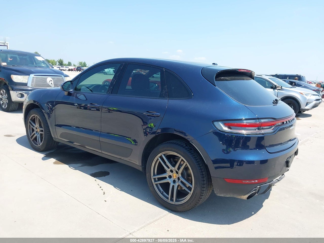 2019 PORSCHE MACAN S · 3/9