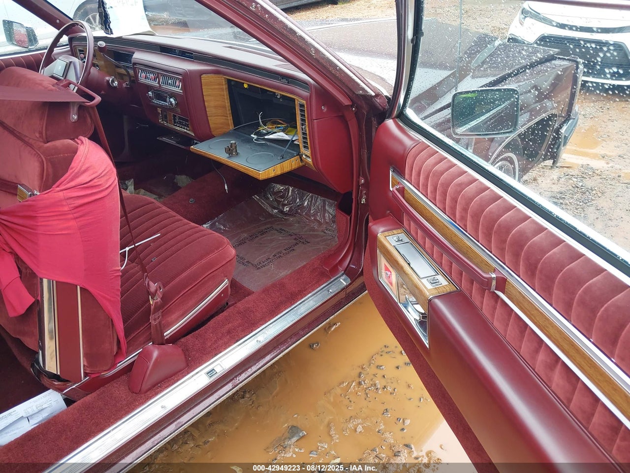1983 CADILLAC DEVILLE · 5/11