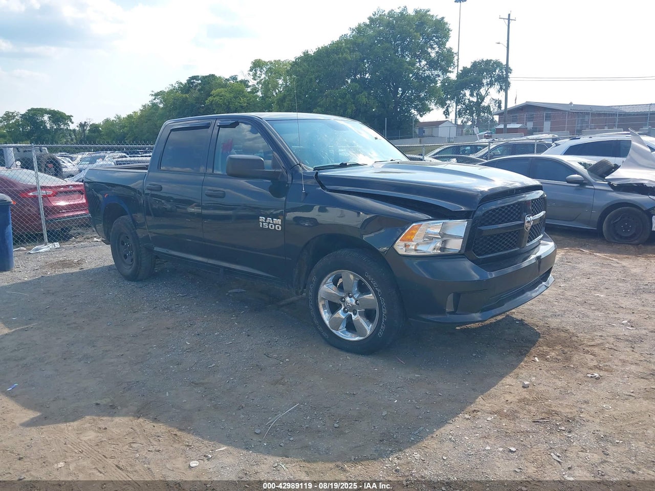 1C6RR7KG8HS****** · 2017 RAM 1500 EXPRESS  4X4 5'7 BOX