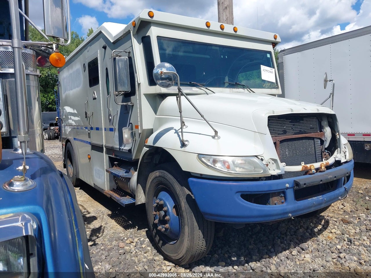 2011 INTERNATIONAL 4000 4300