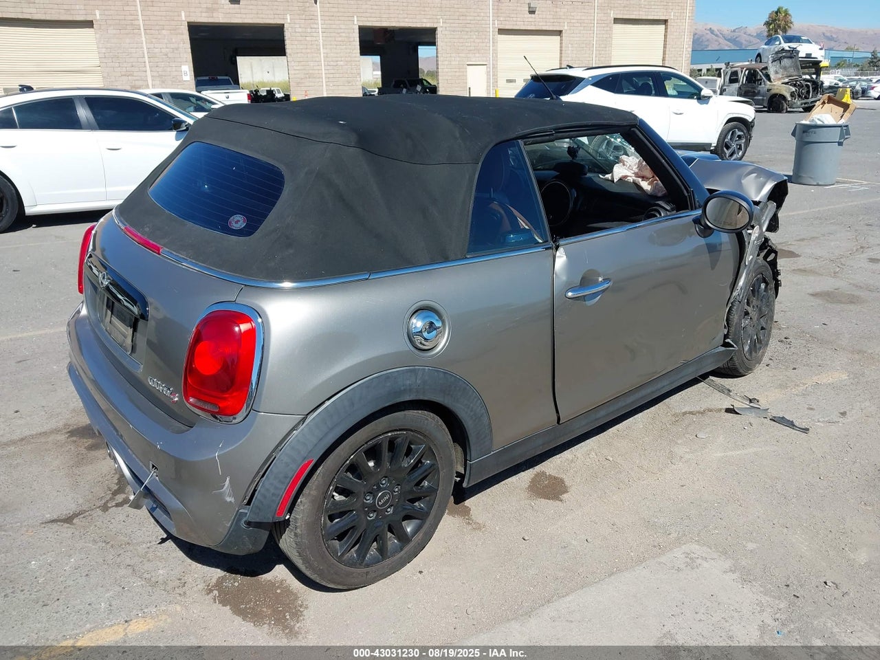 2016 MINI CONVERTIBLE COOPER S · 4/11