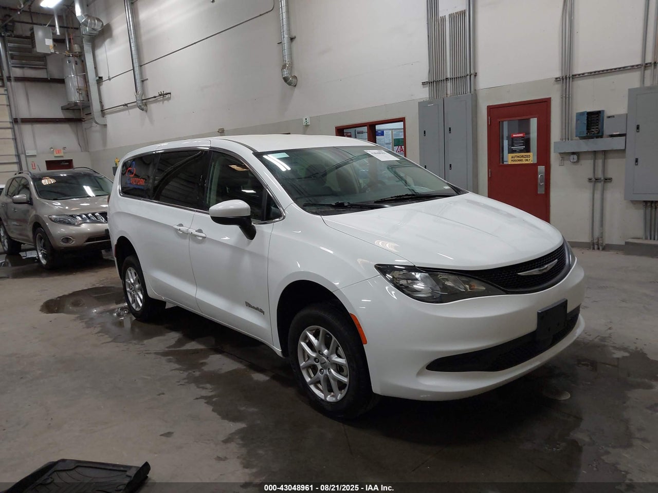 2C4RC1CG3NR****** · 2022 CHRYSLER VOYAGER LX