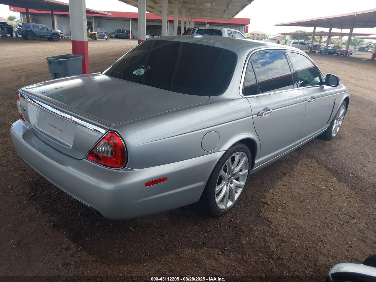 2008 JAGUAR XJ · 4/11