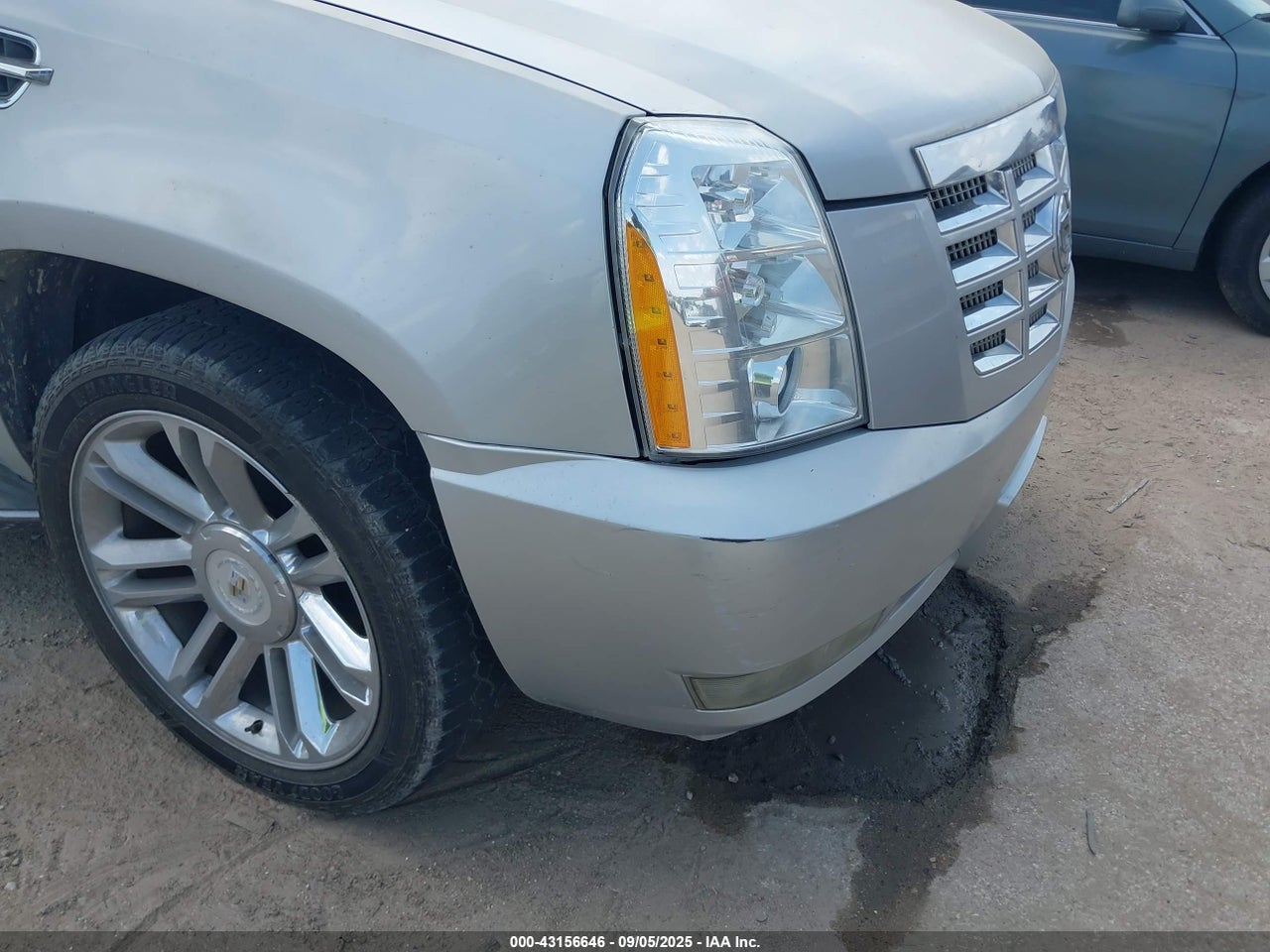 2011 CADILLAC ESCALADE ESV LUXURY · 6/11