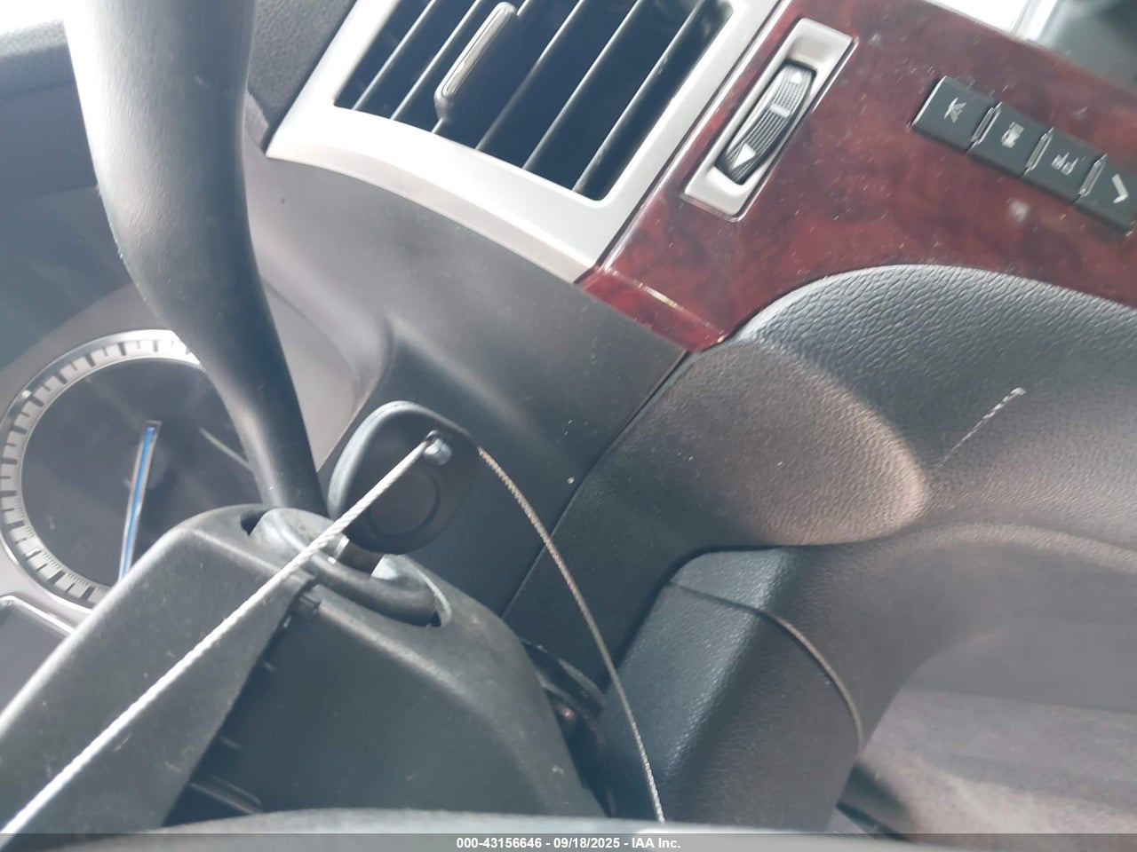 2011 CADILLAC ESCALADE ESV LUXURY · 11/11