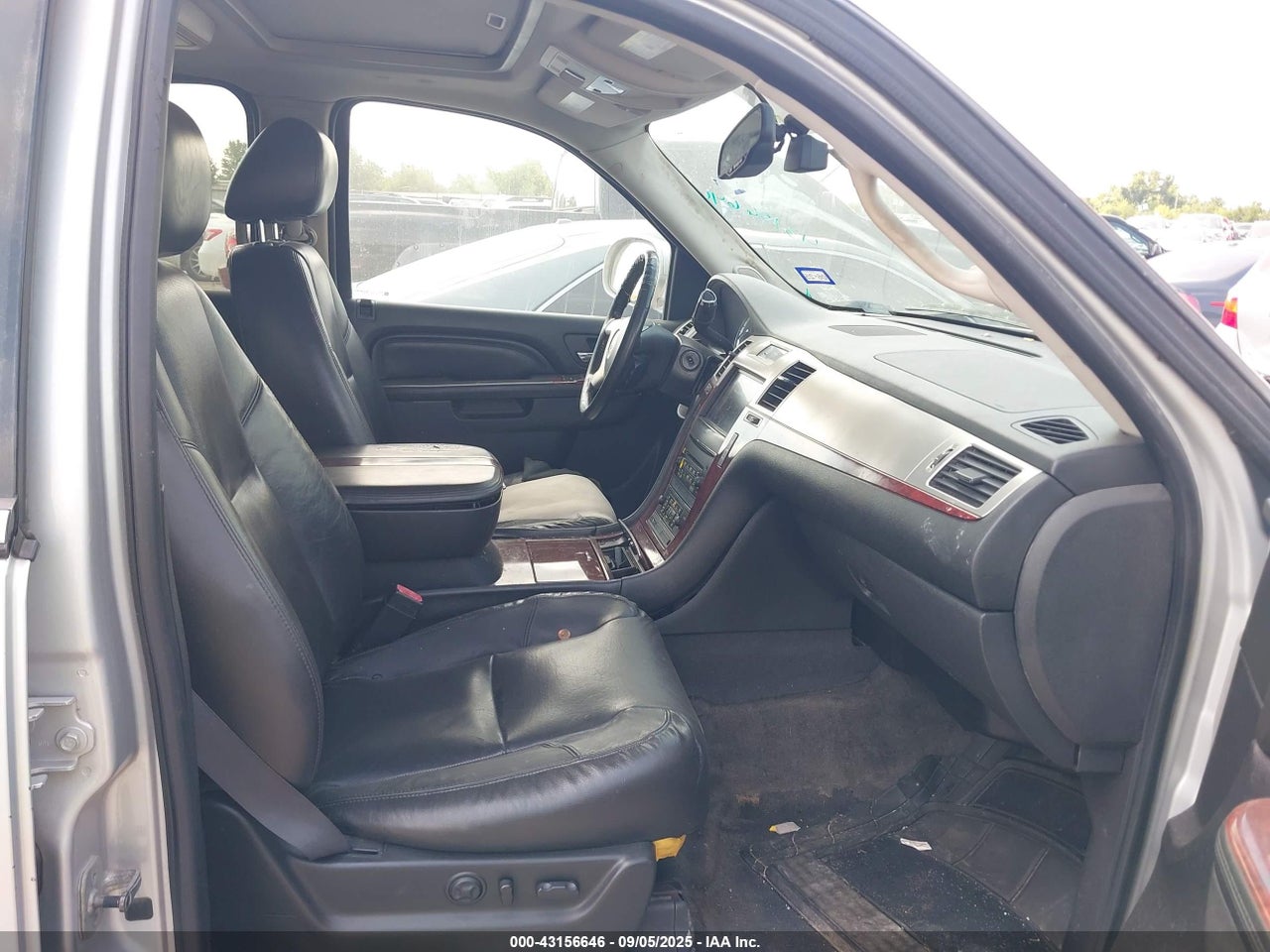 2011 CADILLAC ESCALADE ESV LUXURY · 5/11