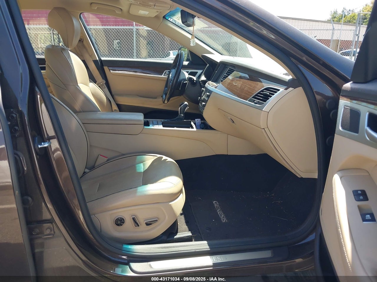 2015 HYUNDAI GENESIS 3.8 · 5/11