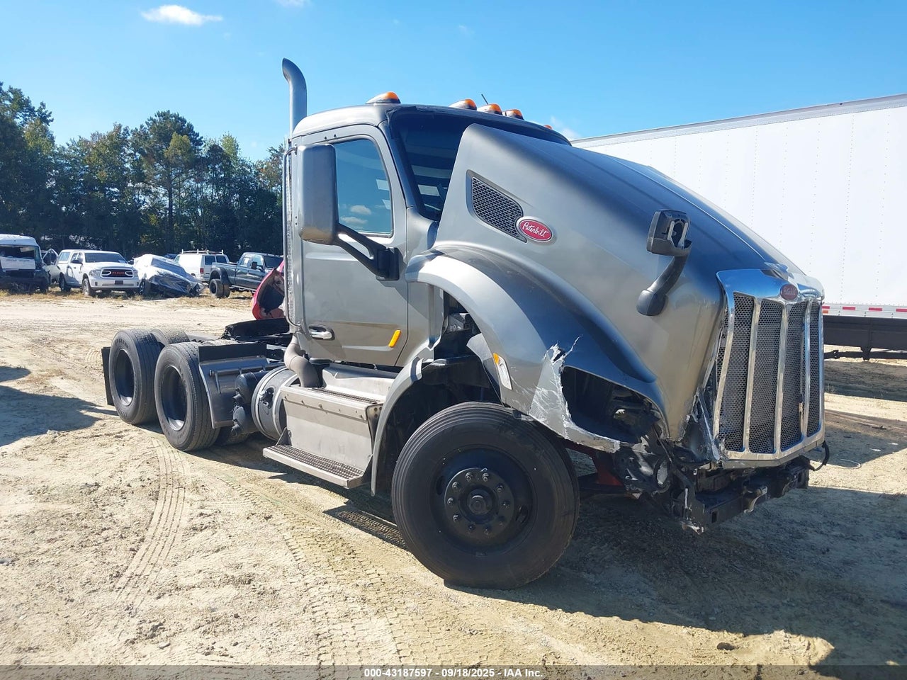 1XPBD49X6HD****** · 2017 PETERBILT 579
