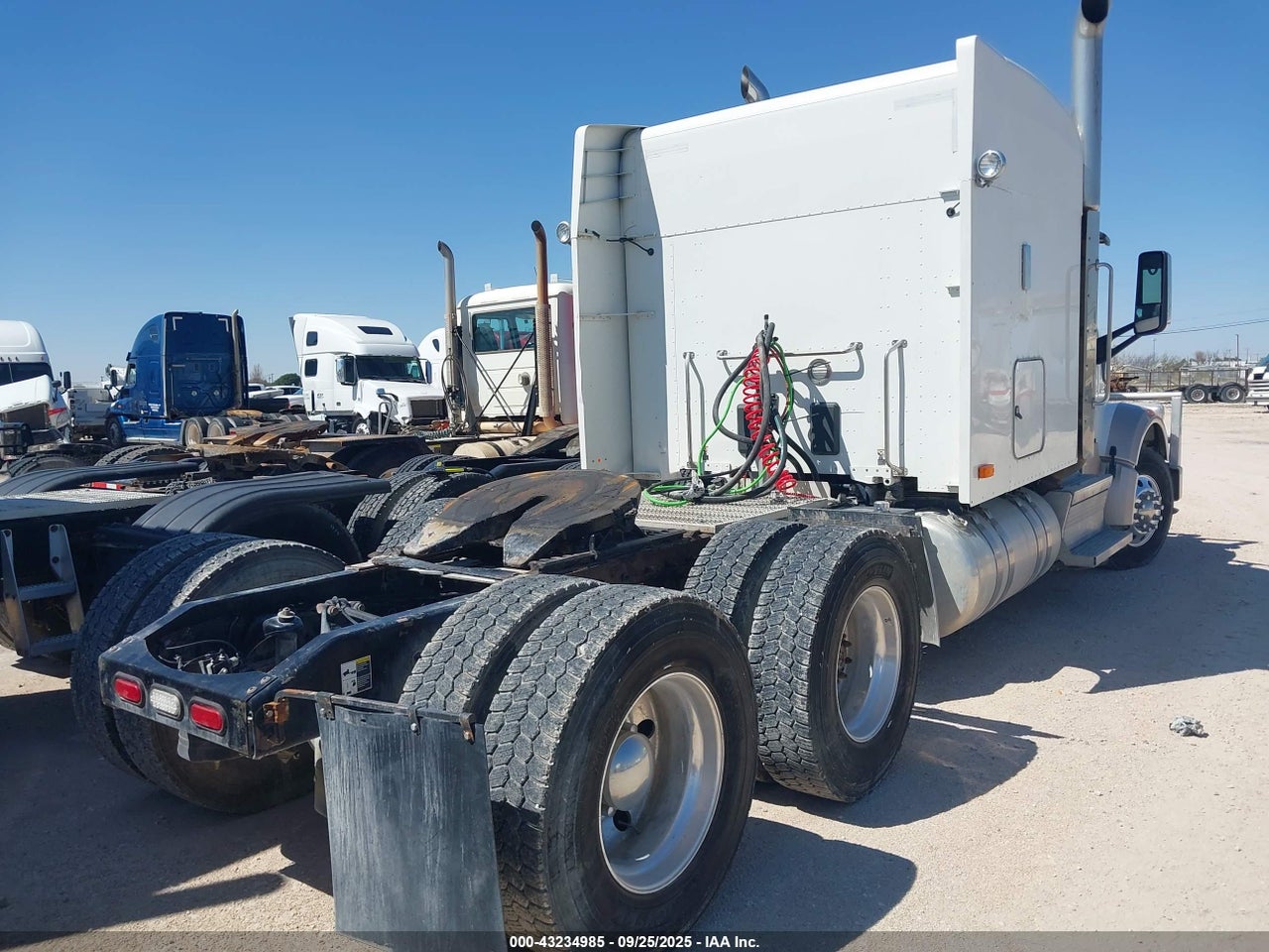 2018 PETERBILT 567 · 4/4