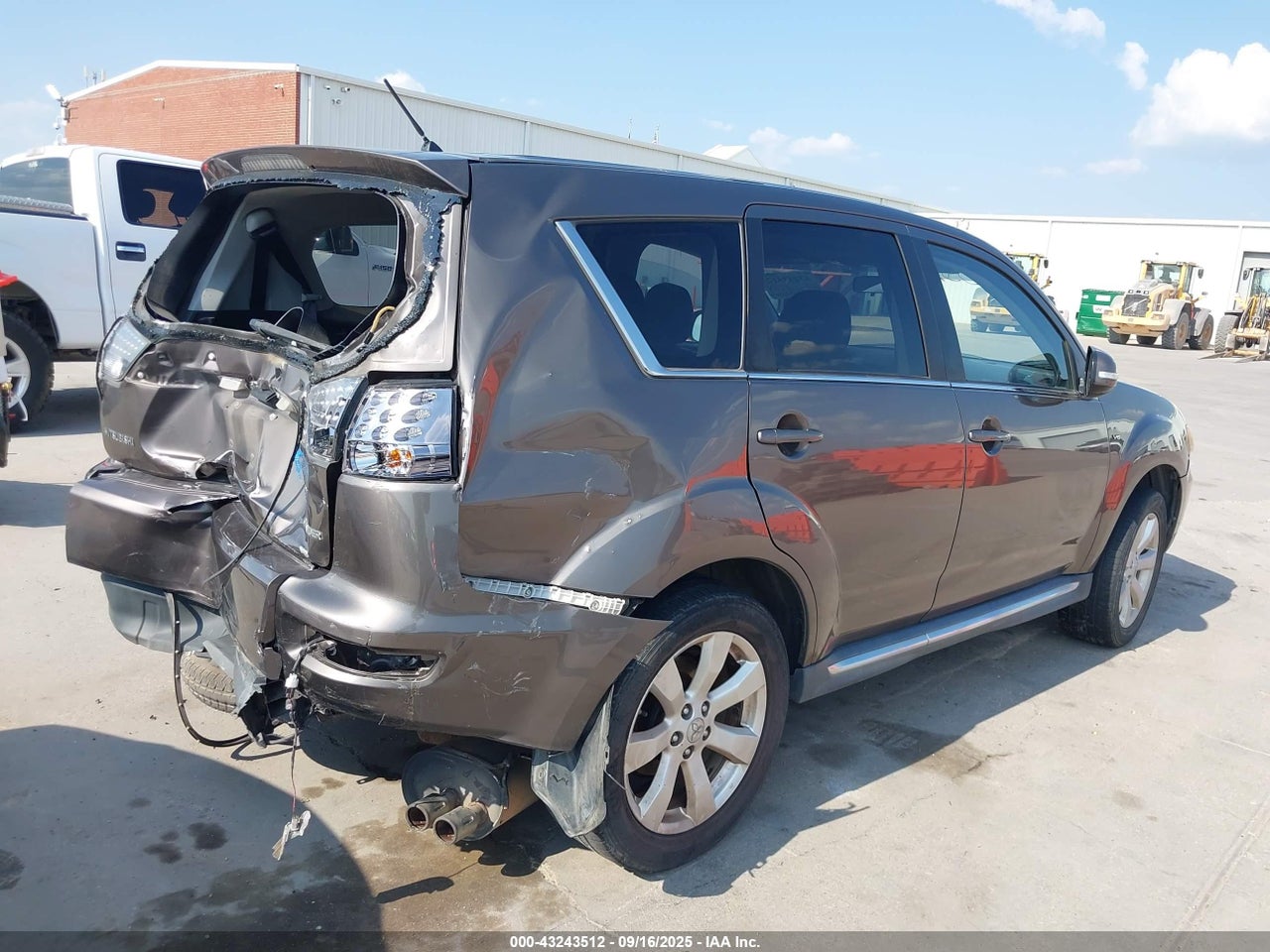 2011 MITSUBISHI OUTLANDER XLS · 4/11