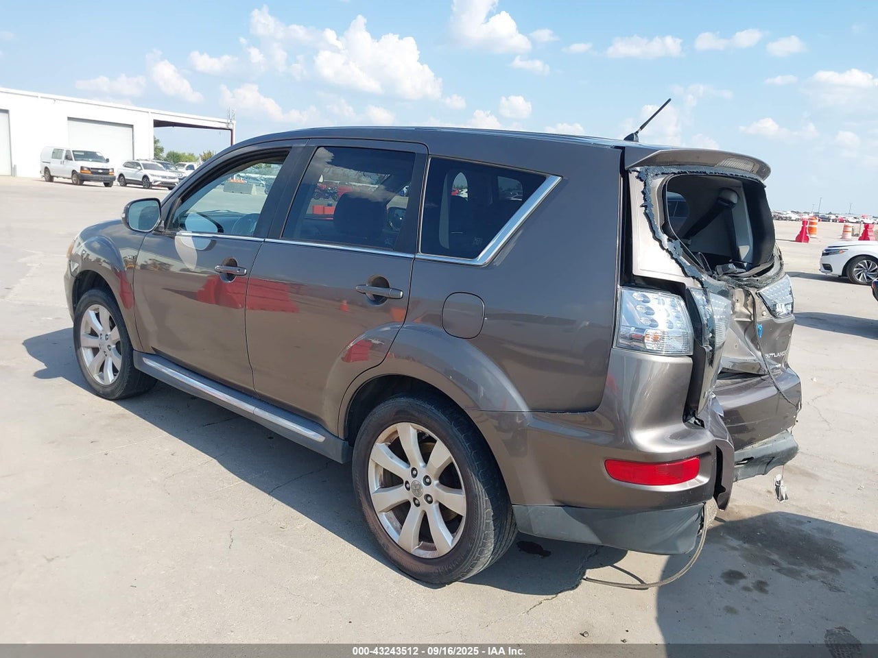 2011 MITSUBISHI OUTLANDER XLS · 3/11