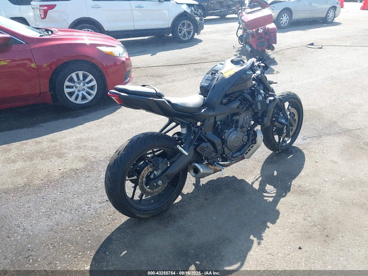 2025 YAMAHA MTN690 · 4/11