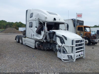 2017 VOLVO VNL  
