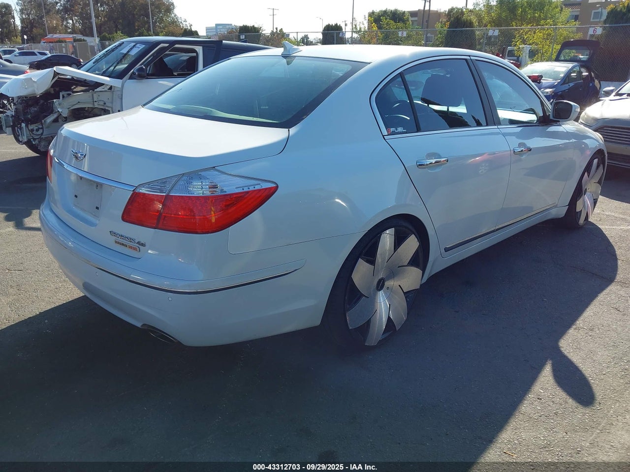 2011 HYUNDAI GENESIS 4.6 · 4/11