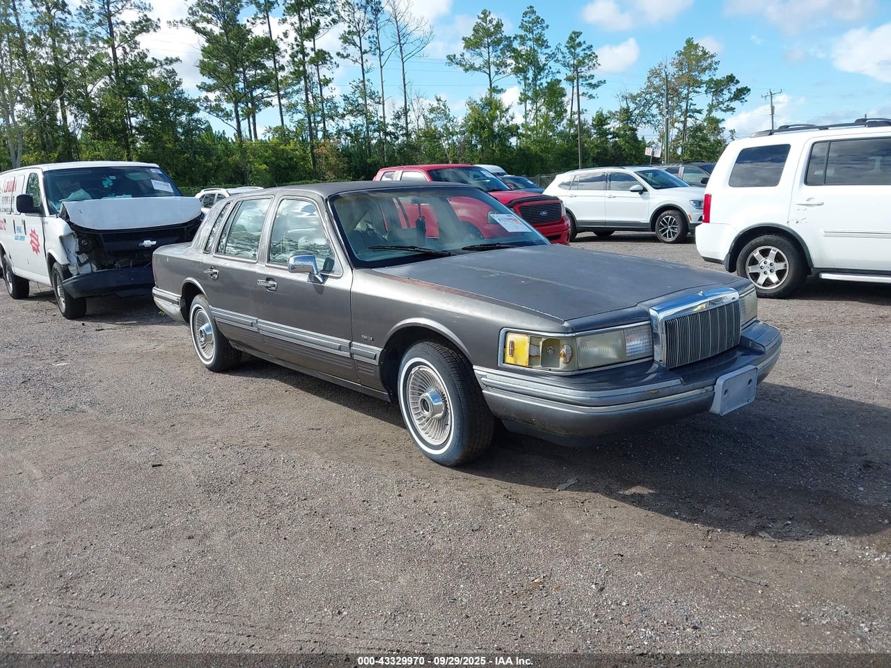 1992 LINCOLN TOWN CAR EXECUTIVE