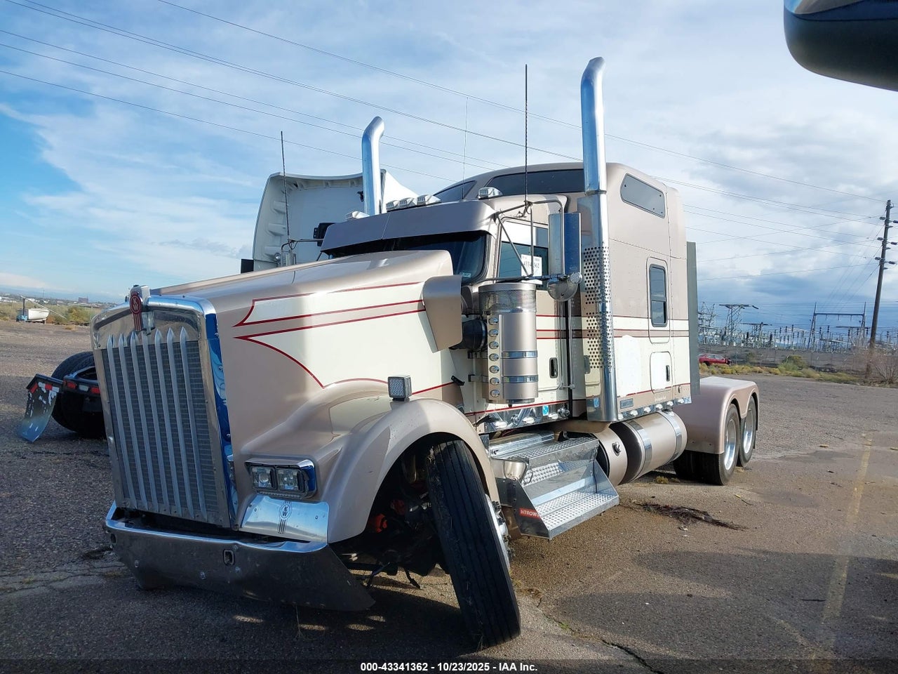 2021 KENWORTH W900 · 2/4