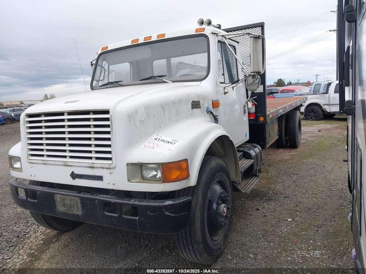 1997 INTERNATIONAL 4000 4700 · 2/4