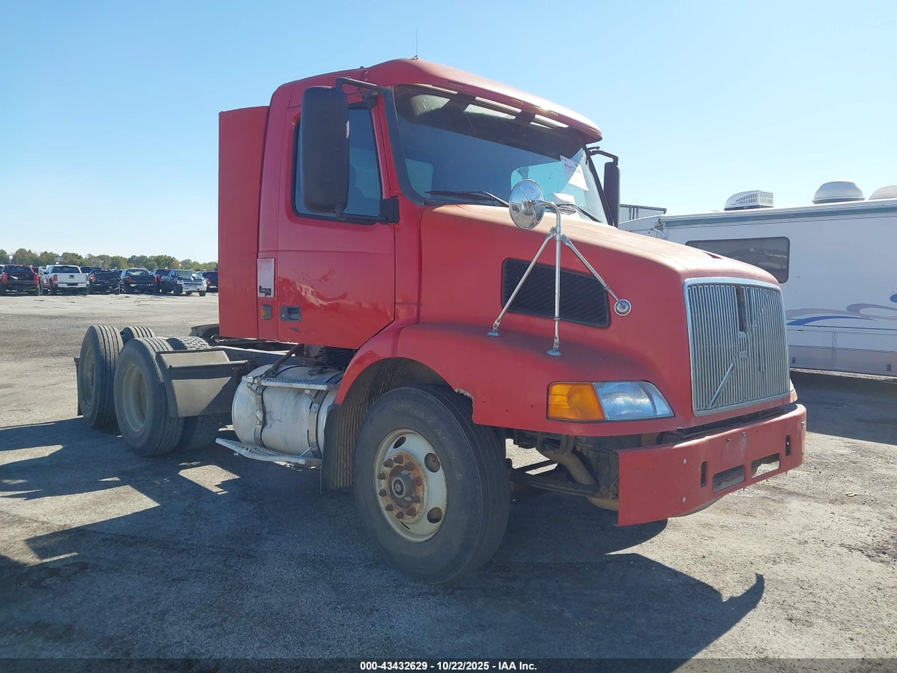 2001 VOLVO VN VNM