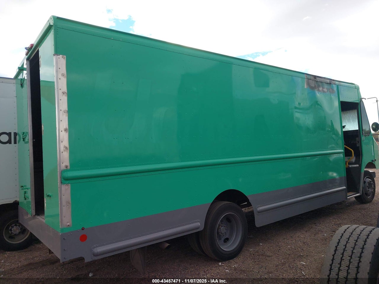 2025 FREIGHTLINER MT45G · 4/11