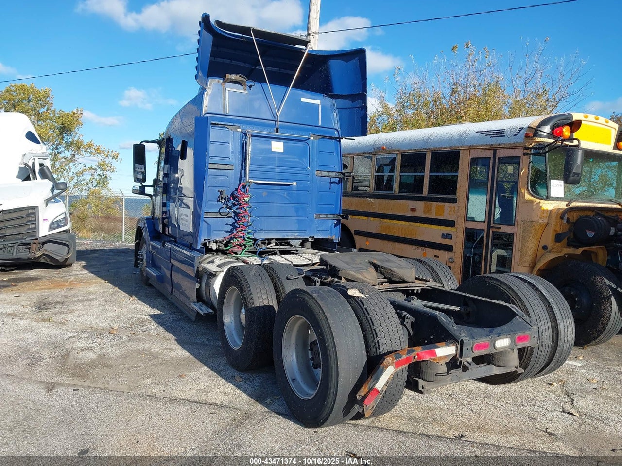 2017 VOLVO VNL · 3/4