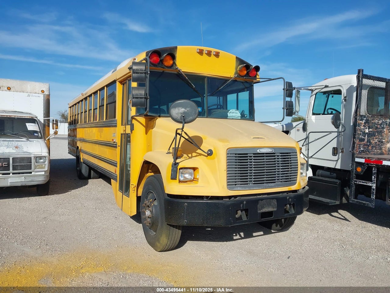 4UZAAXAK72C****** · 2002 FREIGHTLINER CHASSIS FS65