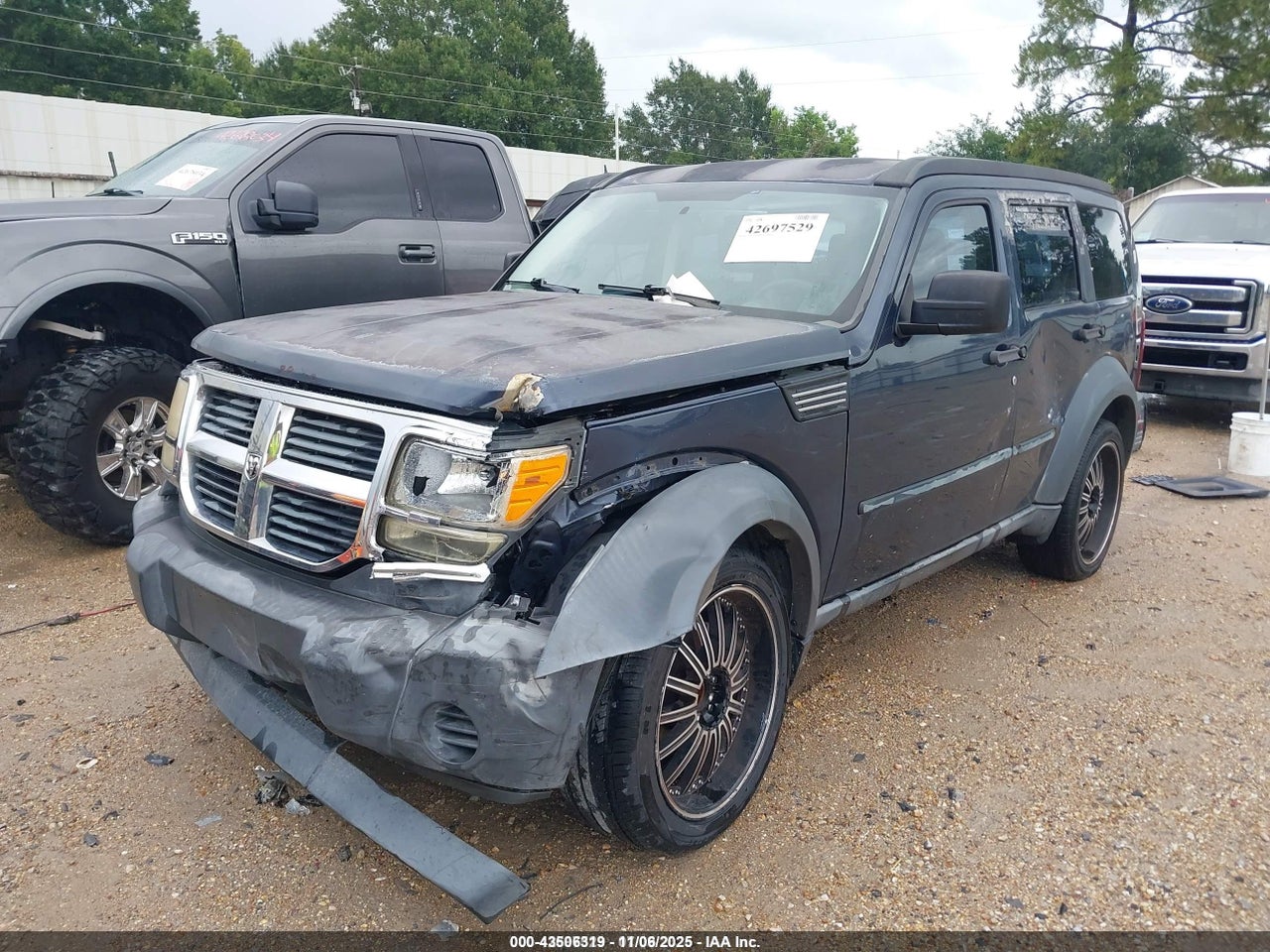 1D8GT28KX8W****** · 2008 DODGE NITRO SXT · 2/11