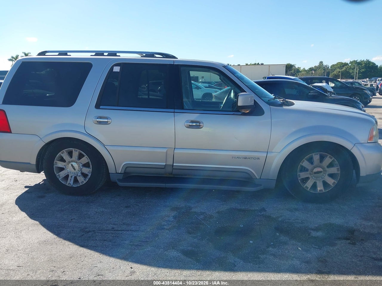 2004 LINCOLN NAVIGATOR · 6/11