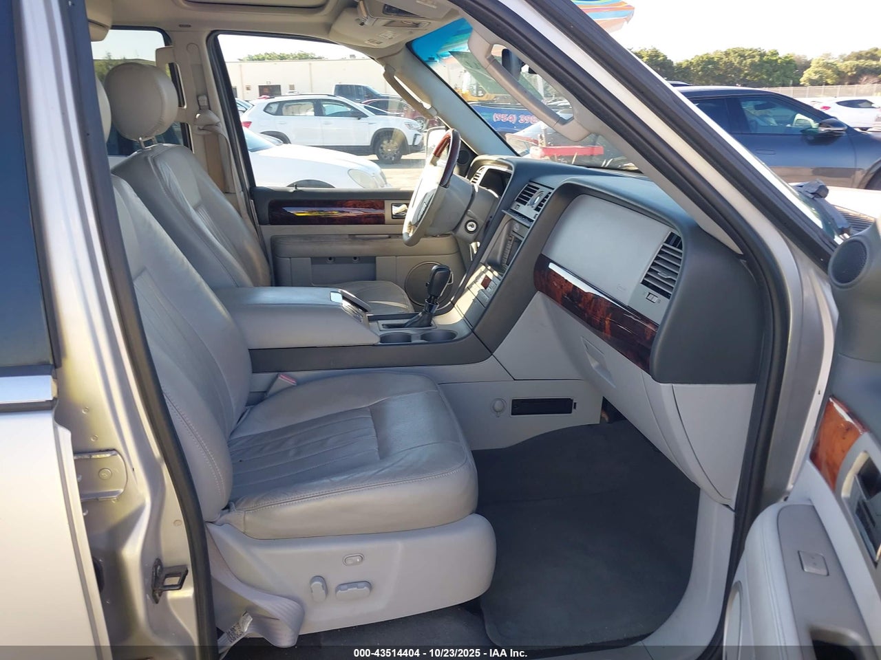 2004 LINCOLN NAVIGATOR · 5/11