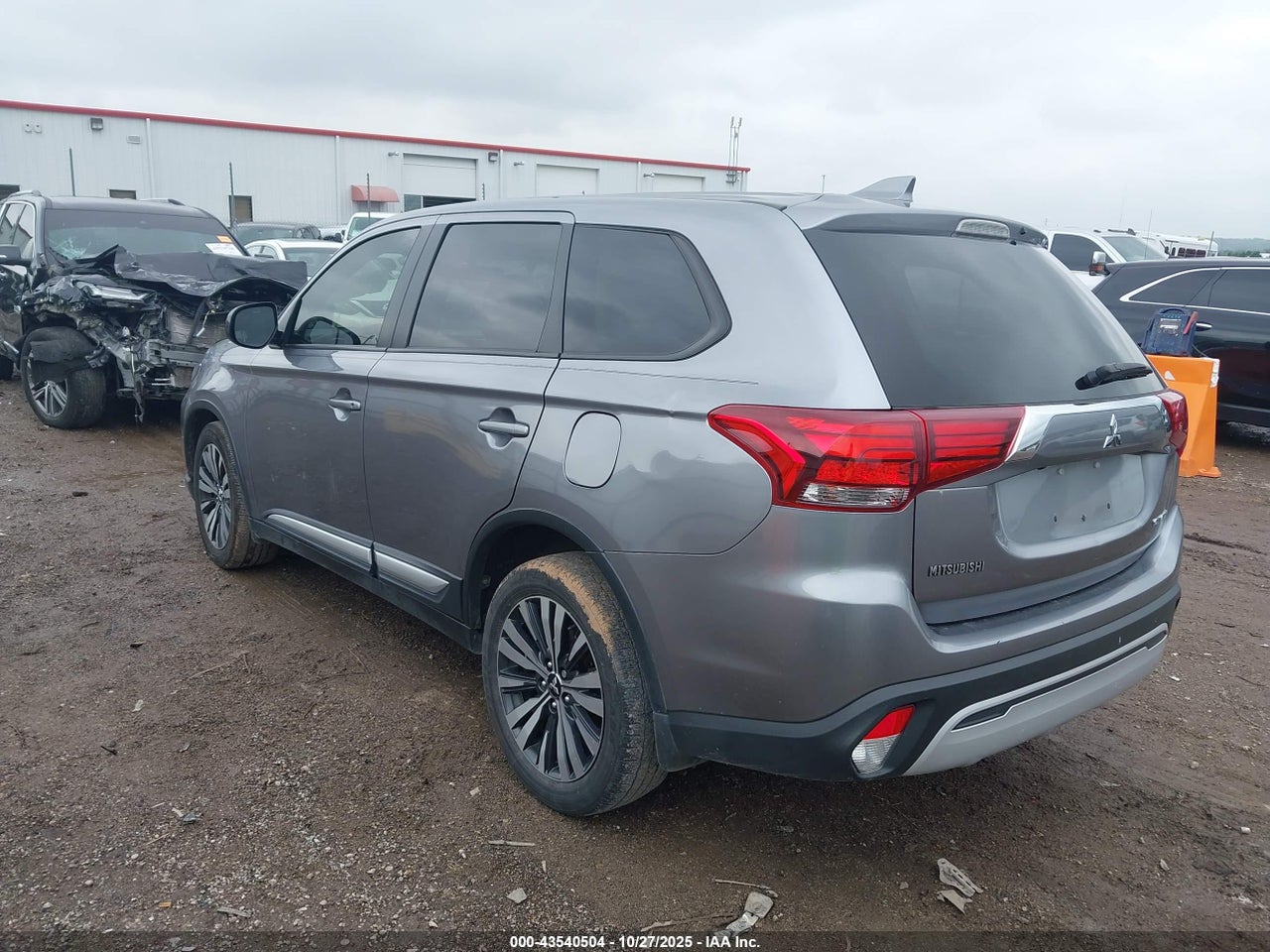 2019 MITSUBISHI OUTLANDER ES · 3/11