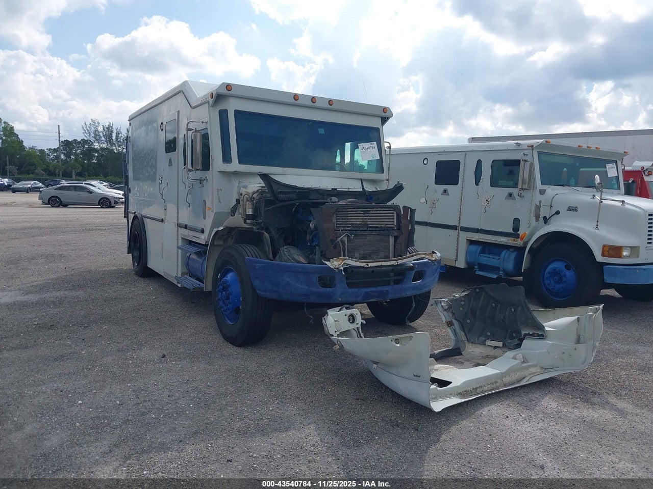 2005 INTERNATIONAL 4000 4300