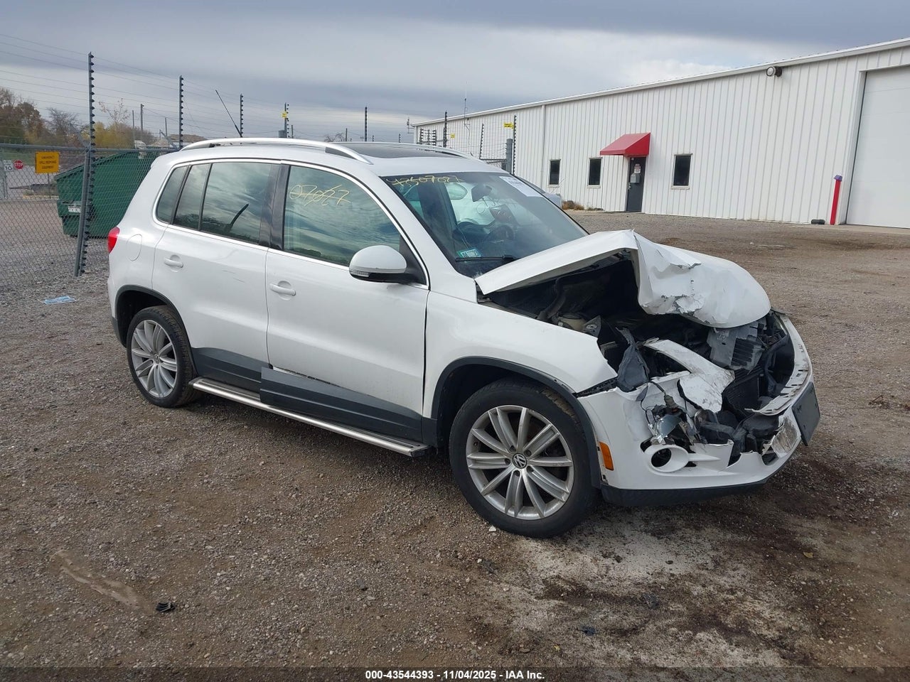 WVGAV7AX6BW****** · 2011 VOLKSWAGEN TIGUAN SE